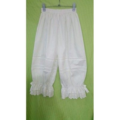 Wang Yan and Summer Embroidered Accordion Pleats Short Lace Bloomers